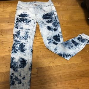 Blue/white American Eagle tie dye jeggings